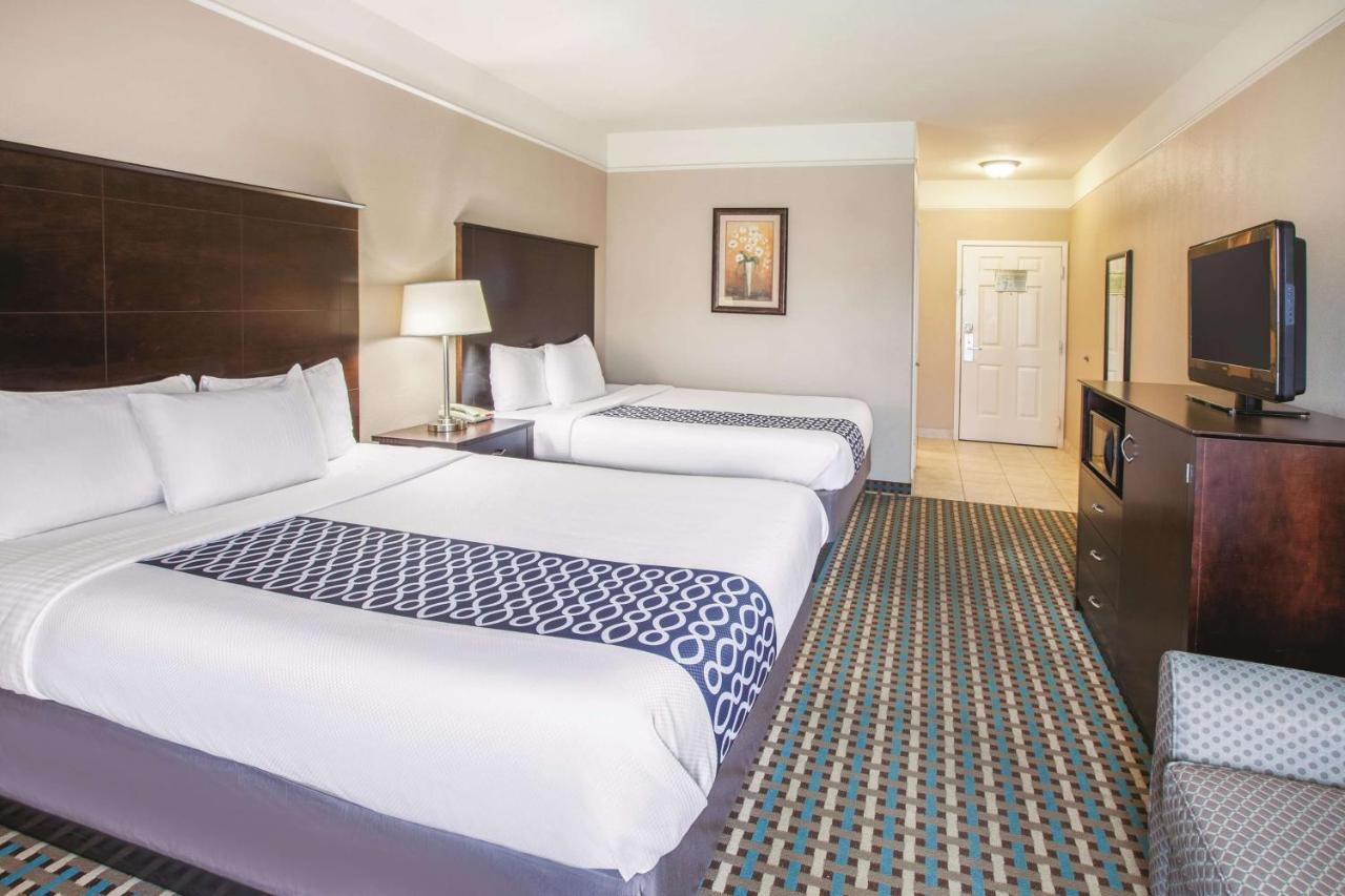 La Quinta By Wyndham Bay City Exterior photo