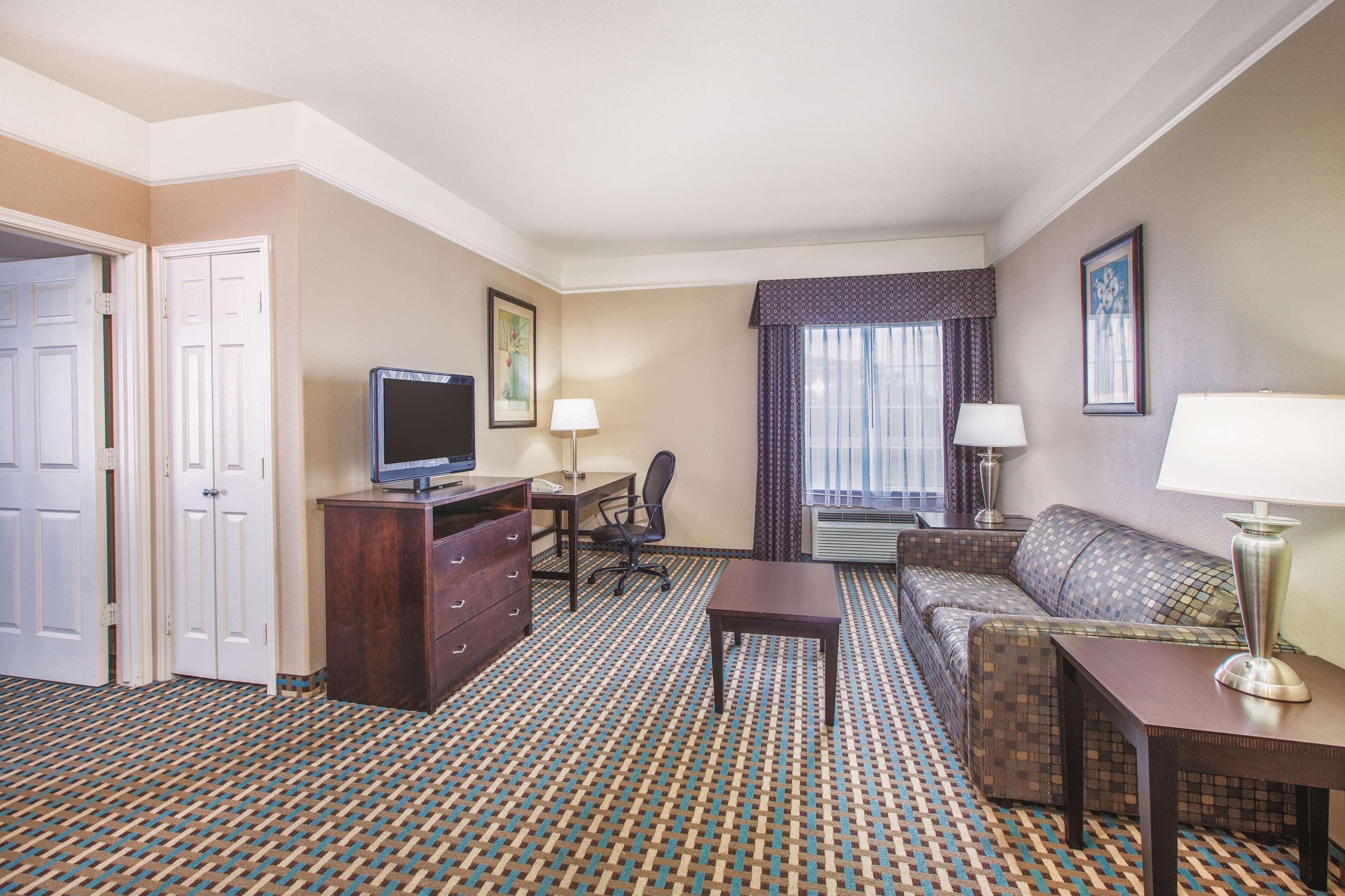 La Quinta By Wyndham Bay City Exterior photo