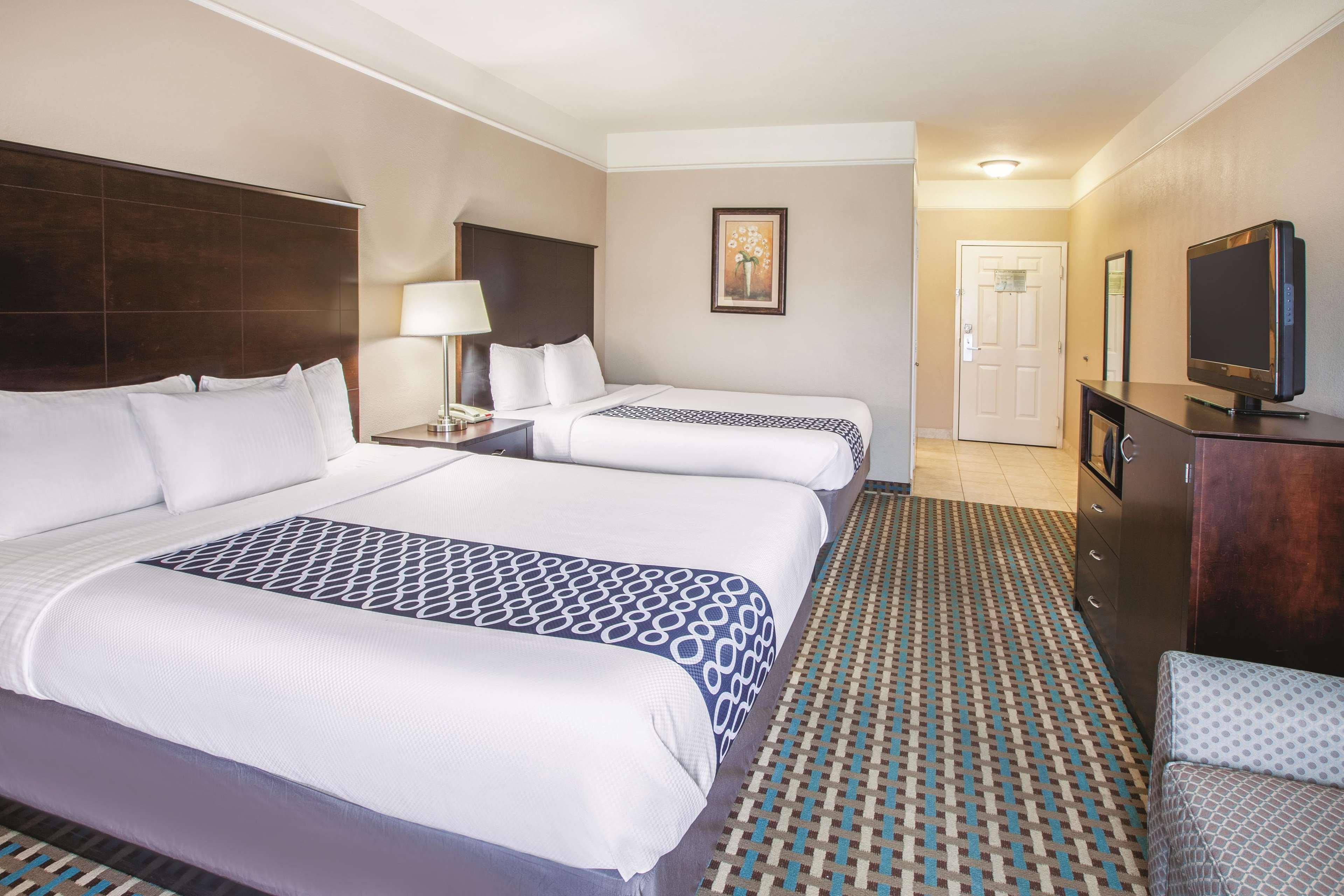 La Quinta By Wyndham Bay City Exterior photo