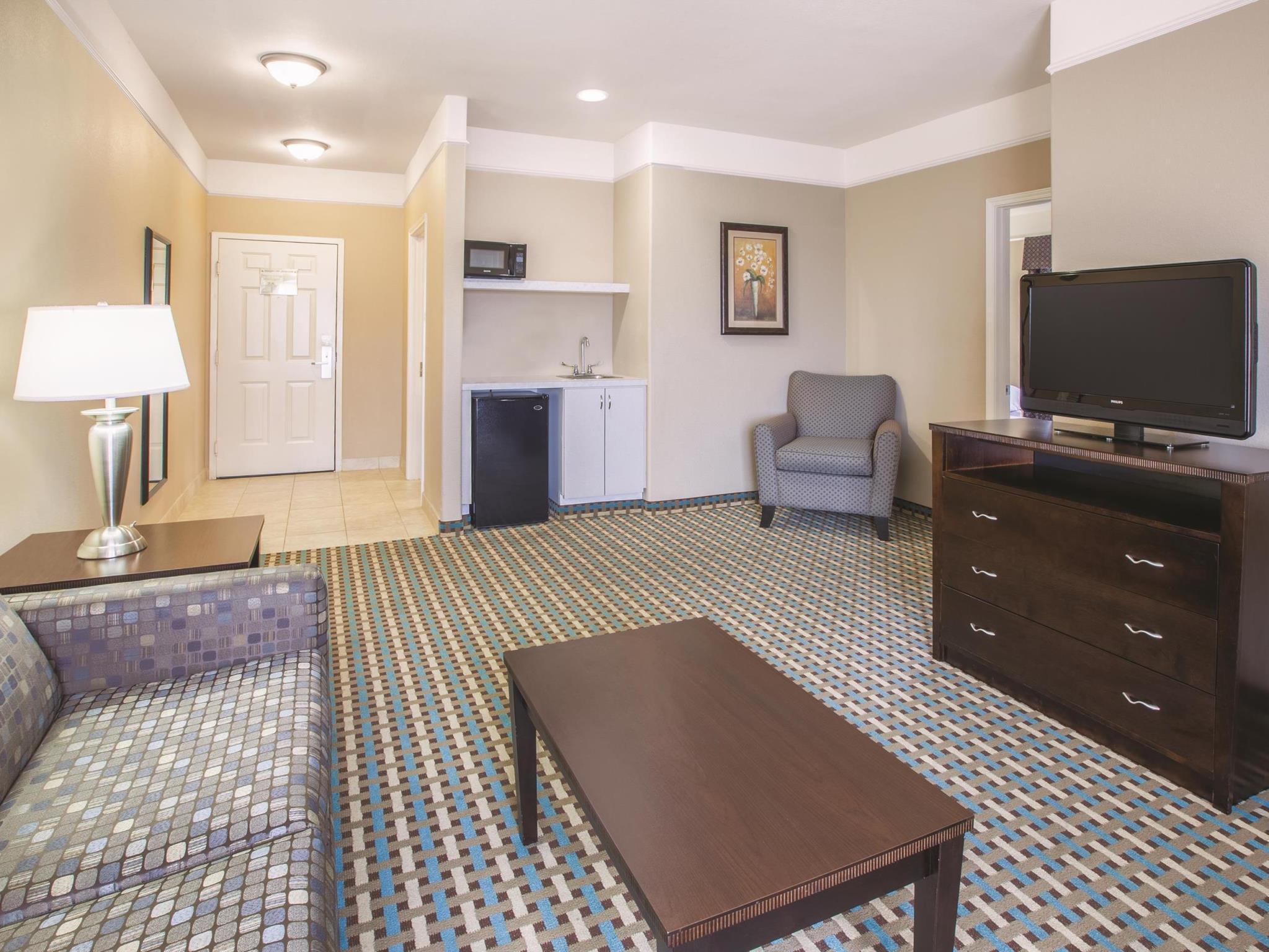 La Quinta By Wyndham Bay City Exterior photo