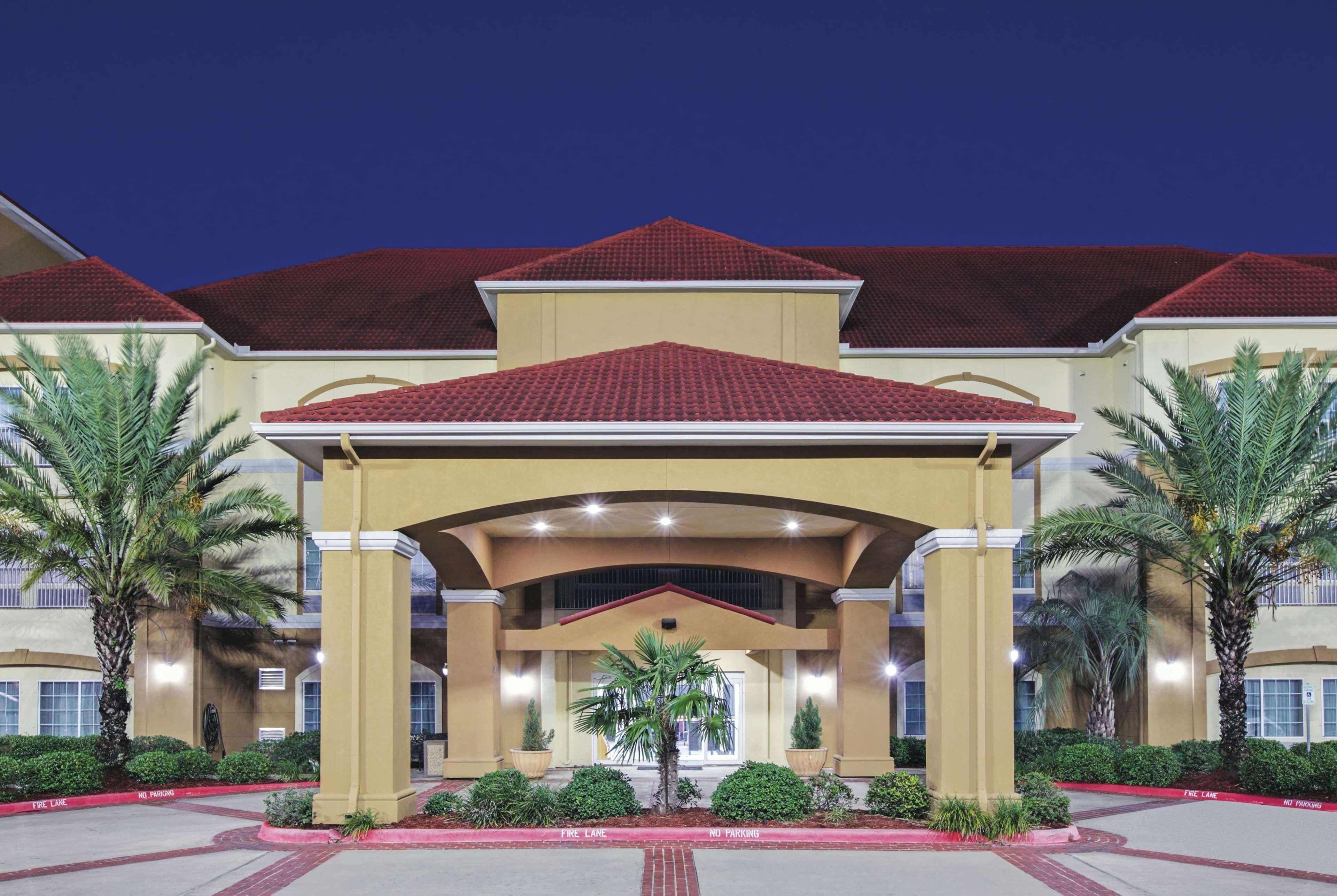 La Quinta By Wyndham Bay City Exterior photo
